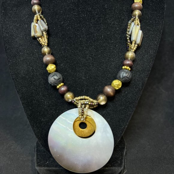 Cold Water Creek Gold Tone Abalone Shell Pendant Necklace (4119) - Picture 6 of 6